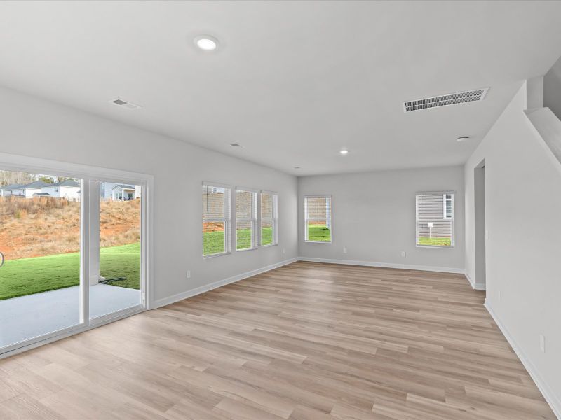 Spacious, unfurnished interior of a new home in Collier Ridge, Moore (Image 8).