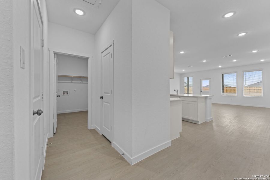 Spacious, unfurnished interior of a new home in Voss Farms, New Braunfels (Image 17).