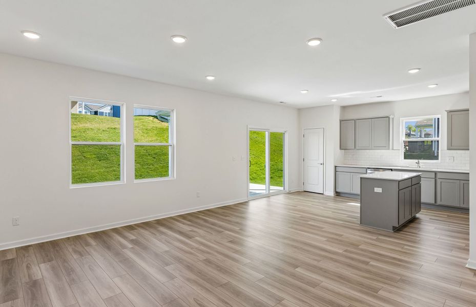 Spacious, unfurnished interior of a new home in Independence at Carter's Station, Columbia (Image 26).
