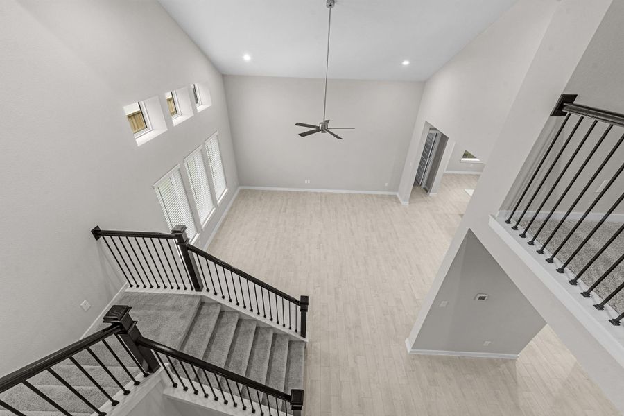 Spacious, unfurnished interior of a new home in Barton Creek Ranch, Conroe (Image 25).