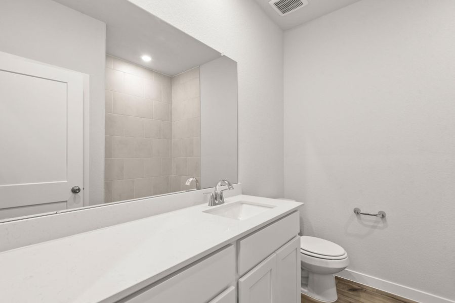 Furnished interior view inside a new home in Country Creek, Mont Belvieu (Image 7).