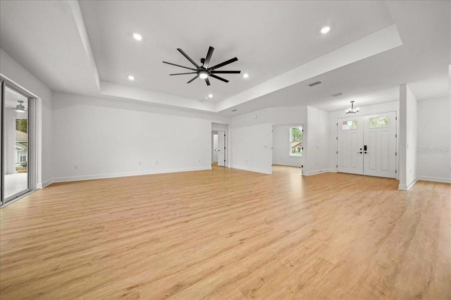 Spacious, unfurnished interior of a new home in , Weeki Wachee (Image 56).