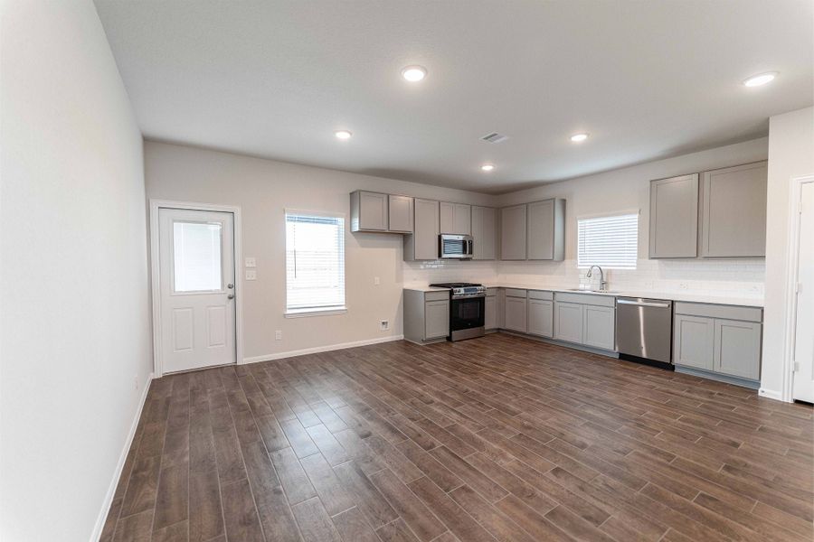 Spacious, unfurnished interior of a new home in Harvest Pointe, Needville (Image 23).