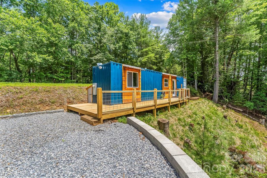 Exterior details and patio area of a home in , Nebo (Image 11).