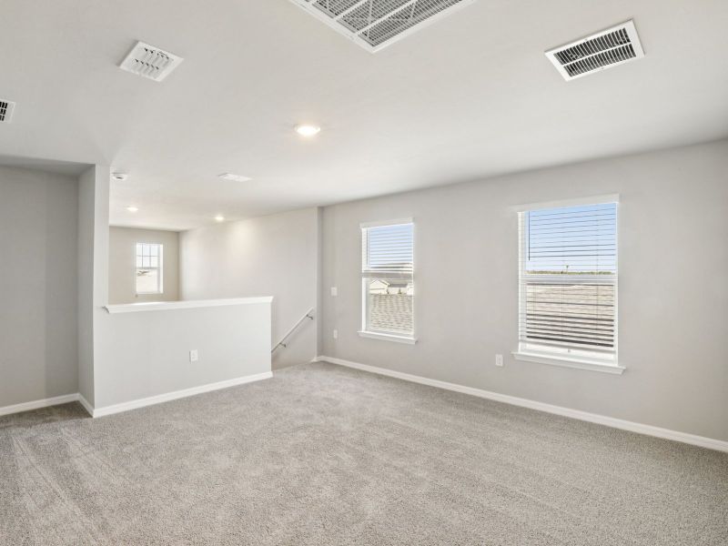 Spacious, unfurnished interior of a new home in Crescent Lakes - Premier Series, Punta Gorda (Image 17).