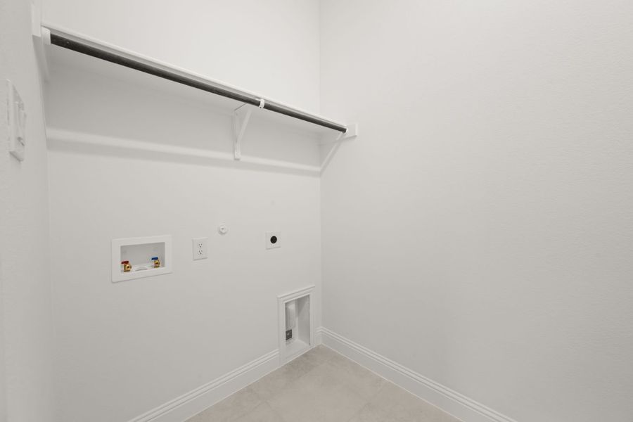 Representative unfurnished interior of a home built from the Aspen by Windsor Homes in Walton Ridge, Corinth (Image 25). Representative unfurnished interior of a home built from the Aspen by Windsor Homes in Walton Ridge, Corinth (Image 25).