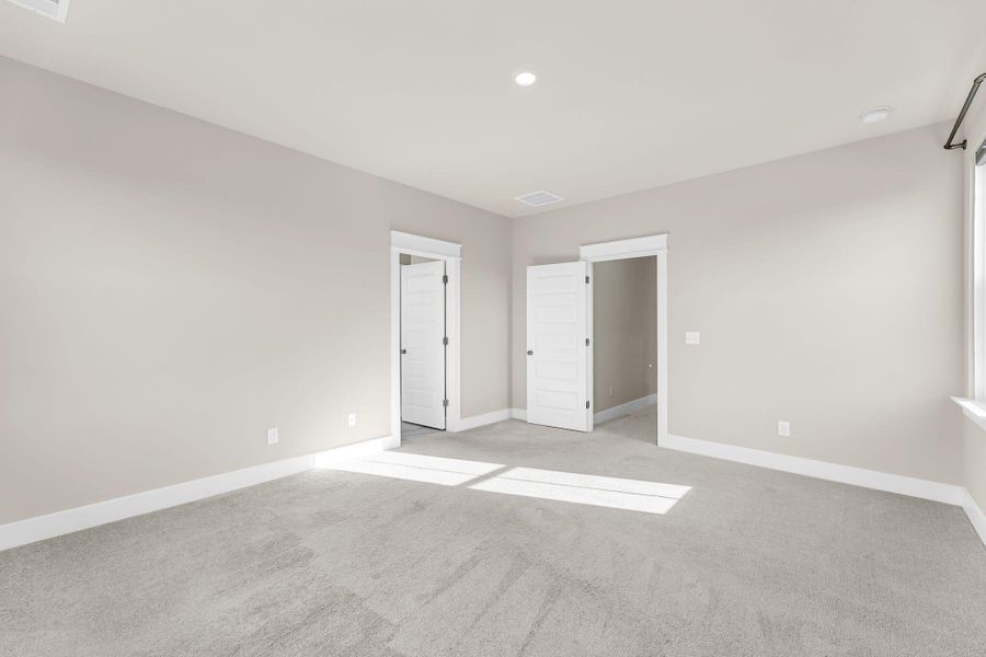 Spacious, unfurnished interior of a new home in Carnes Crossroads, Summerville (Image 30).