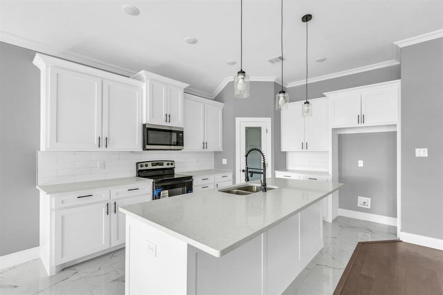 Kitchen with white cabinets, an island with sink, decorative light fixtures, and electric range oven