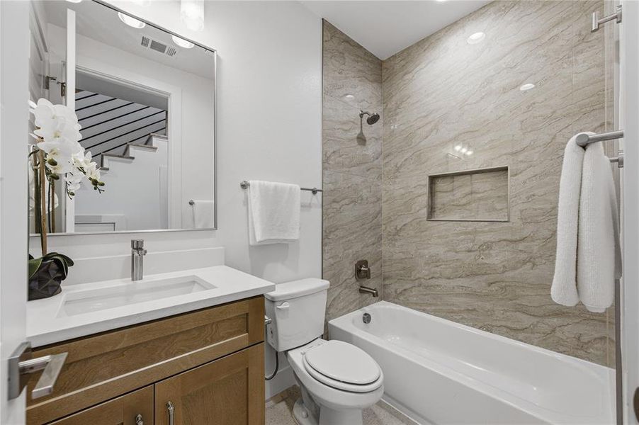 Furnished interior view inside a new home in , Dallas (Image 17).