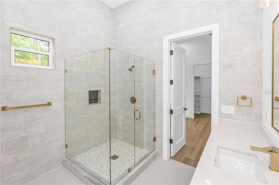 Furnished interior view inside a new home in , Orlando (Image 32).