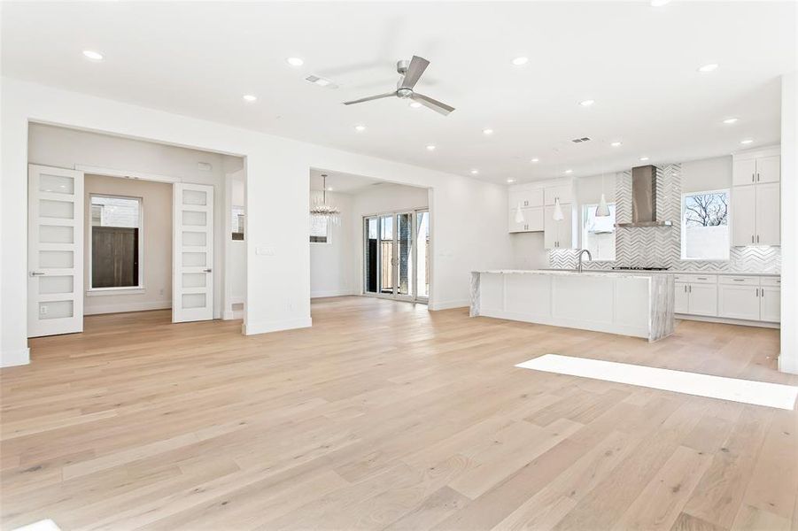 Spacious, unfurnished interior of a new home in , Richardson (Image 36).