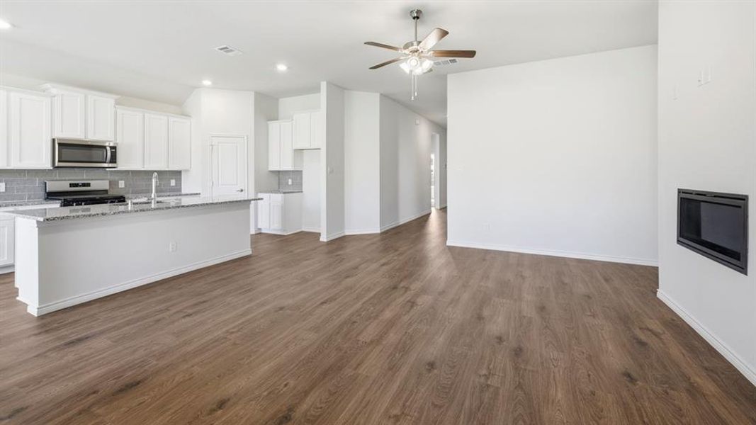 Spacious, unfurnished interior of a new home in Morning Ridge, Princeton (Image 19).