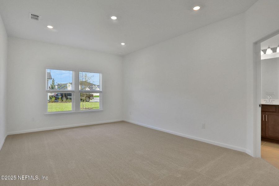 Spacious, unfurnished interior of a new home in Silver Landing at SilverLeaf, St. Augustine (Image 33).