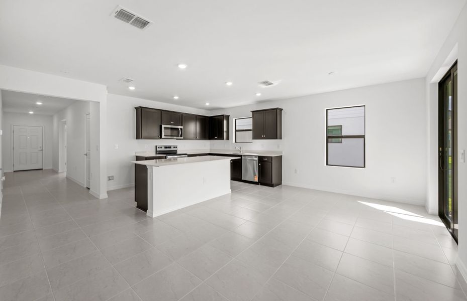 Image 41 of a home in Whispering Lakes.