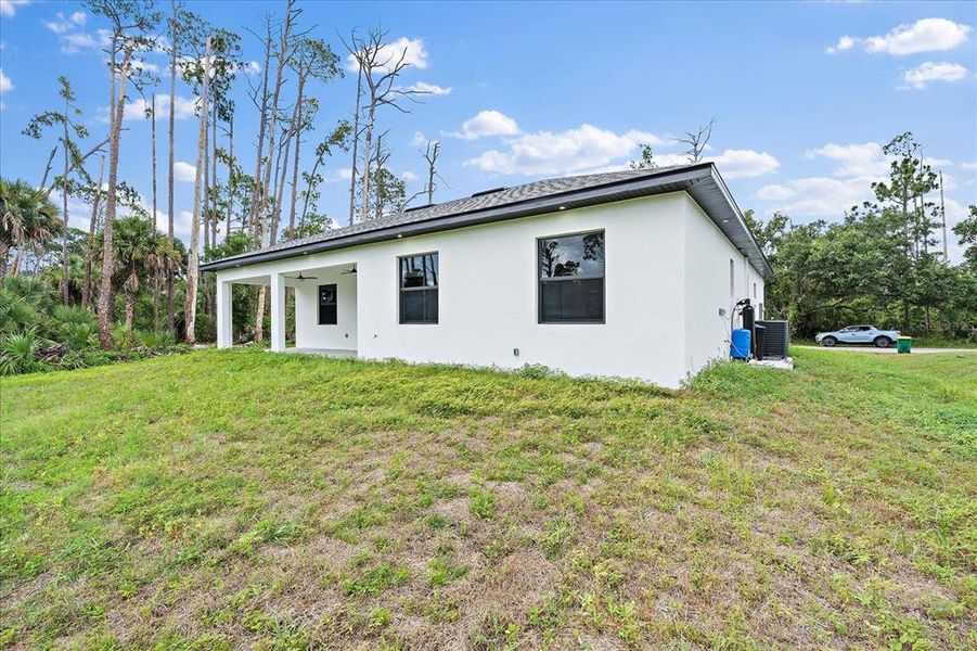 Exterior details and patio area of a home in , Port Charlotte (Image 18).