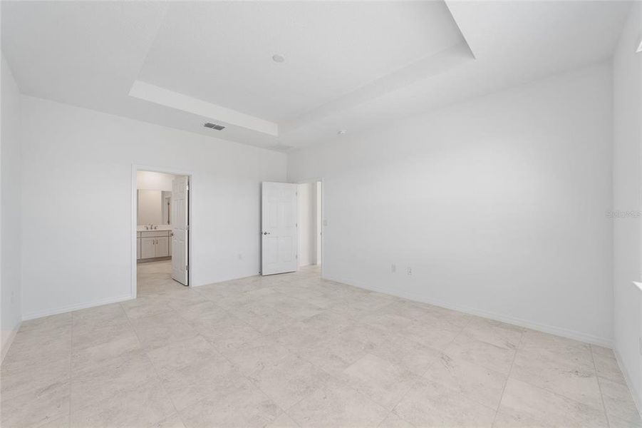 Spacious, unfurnished interior of a new home in Calesa Township, Ocala (Image 48).