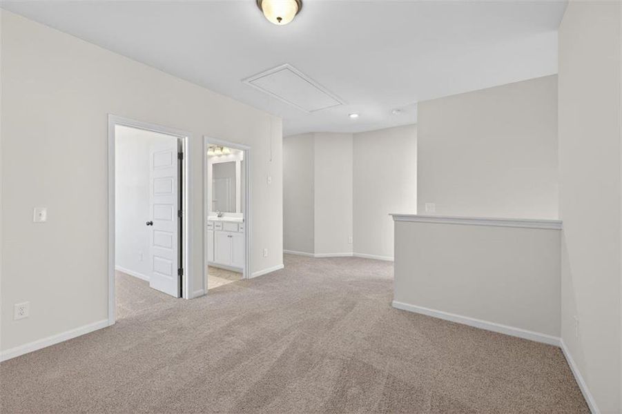 Spacious, unfurnished interior of a new home in Victoria Heights, Dallas (Image 38).