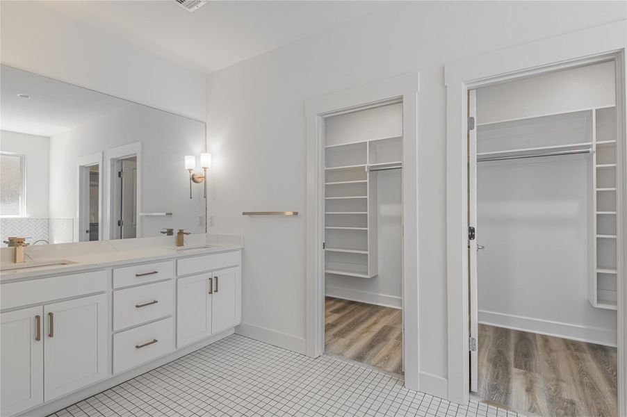 Furnished interior view inside a new home in , Nacogdoches (Image 6).