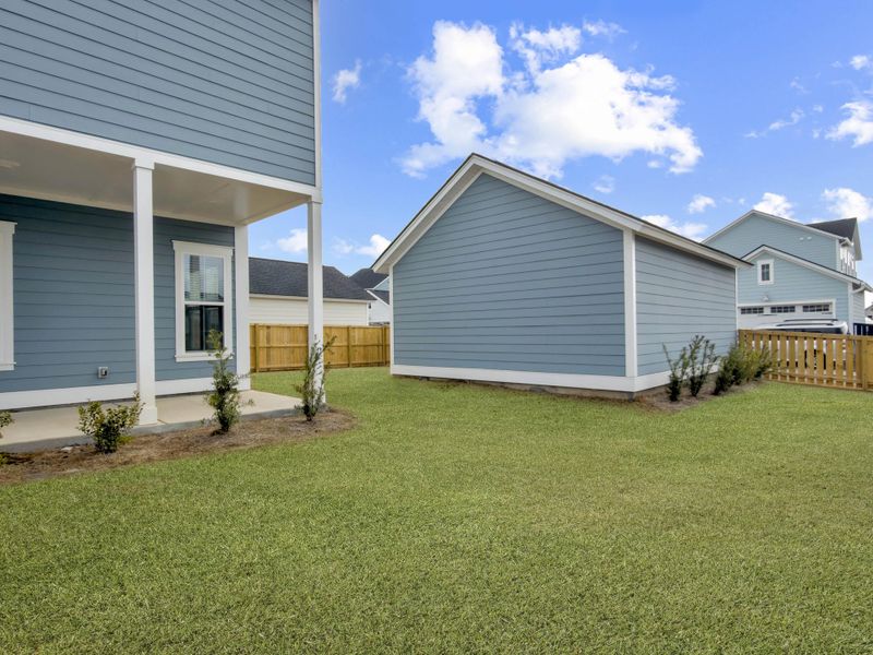 Exterior details and patio area of a home in Carnes Crossroads, Summerville (Image 24).