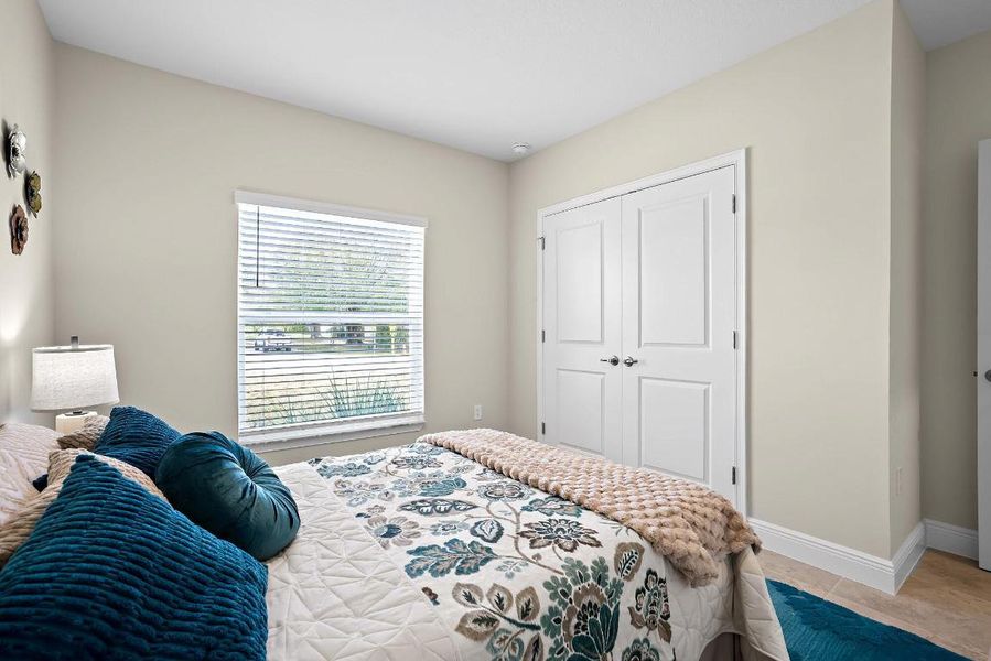 418-Easy-St-HigMedia-041-2000