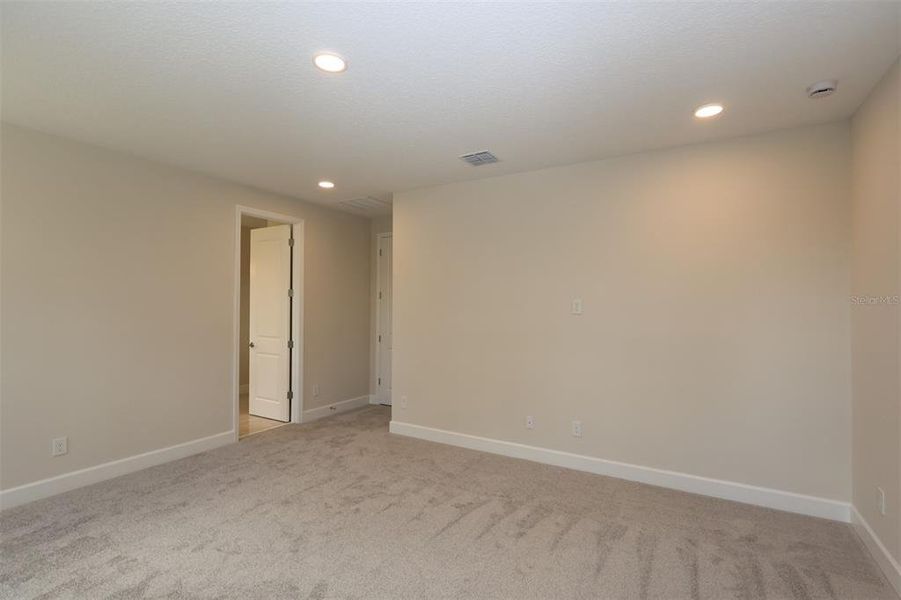 Spacious, unfurnished interior of a new home in Eden at Crossprairie, St. Cloud (Image 27).