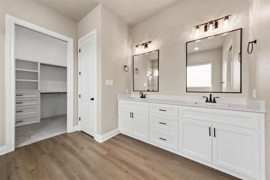 Furnished interior view inside a new home in , Gatesville (Image 11).