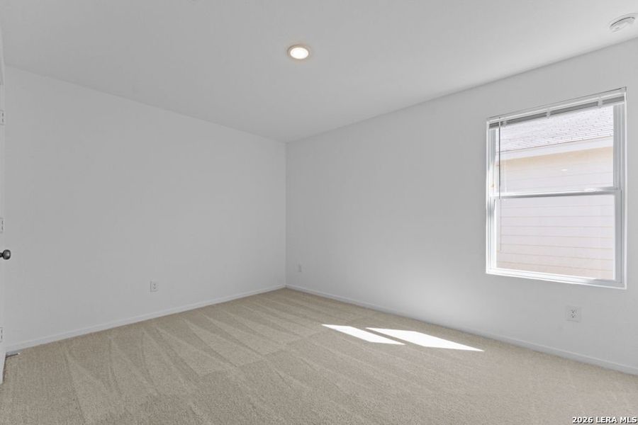 Spacious, unfurnished interior of a new home in Friendship Oaks, Fredericksburg (Image 18).