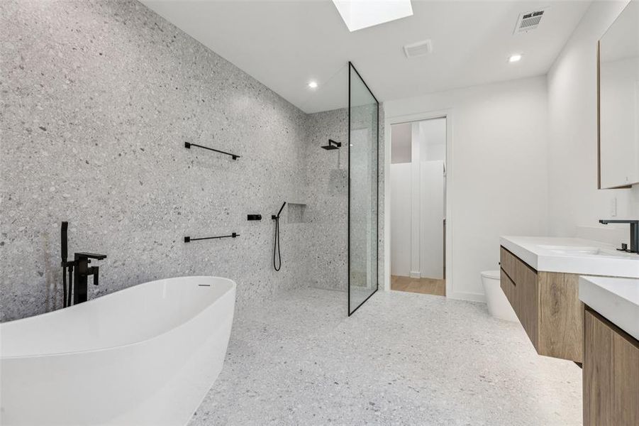 Furnished interior view inside a new home in , Dallas (Image 14).