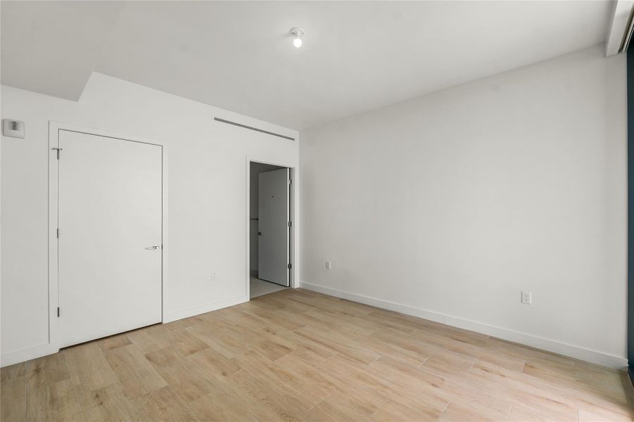 Spacious, unfurnished interior of a new home in Casamar, Pompano Beach (Image 20).