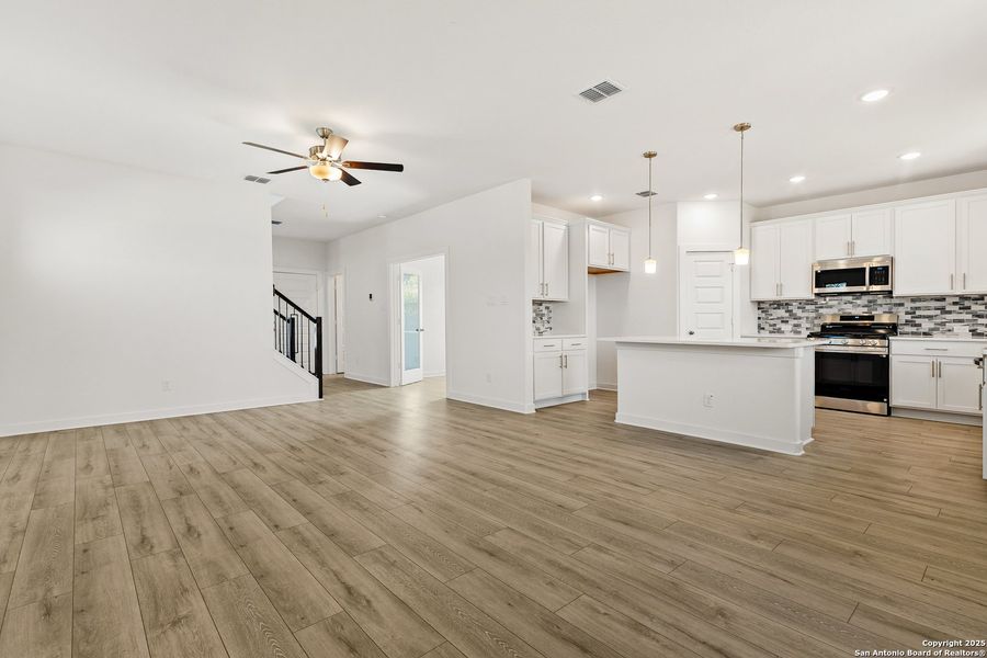 Spacious, unfurnished interior of a new home in Trilogy Grove, Leon Valley (Image 16). Spacious, unfurnished interior of a new home in Trilogy Grove, Leon Valley (Image 16).