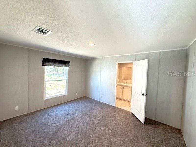 Spacious, unfurnished interior of a new home in , Williston (Image 7).