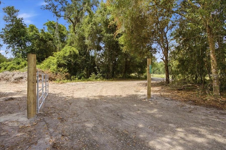 Natural landscape and outdoor views near  in Bushnell (Image 35).