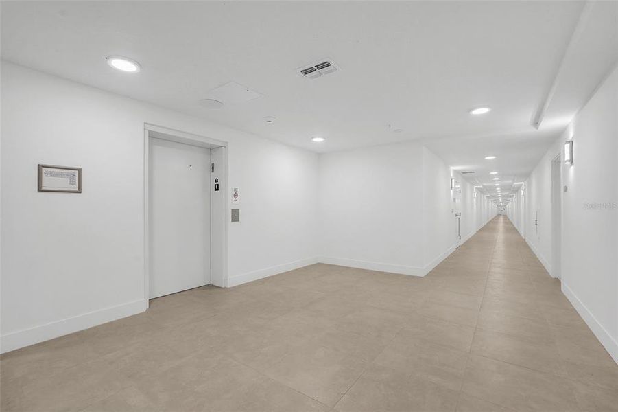 Spacious, unfurnished interior of a new home in , Orlando (Image 21).