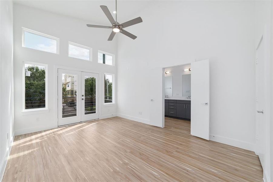 Primary Bedroom with Balcony! Primary Bedroom with Balcony!