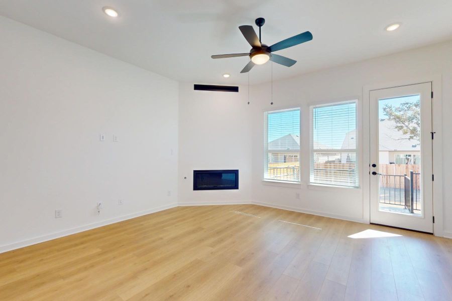 Spacious, unfurnished interior of a new home in Heritage, Dripping Springs (Image 16).
