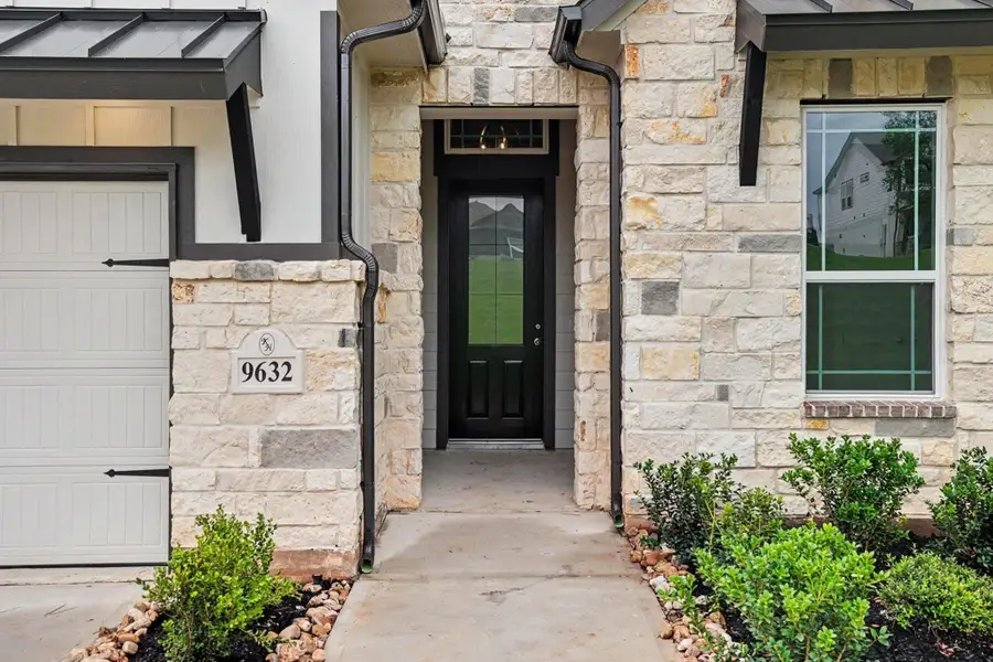 Exterior details and patio area of a home in Rose Hill Estates, Willis (Image 3).