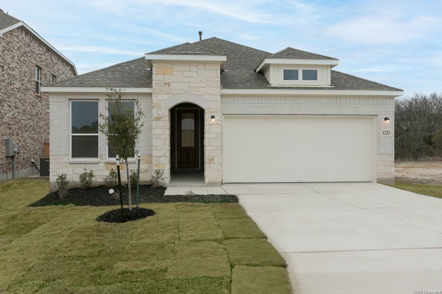 Front exterior of a new home in Arcadia Ridge, San Antonio, TX, highlighting curb appeal (Image 1). Front exterior of a new home in Arcadia Ridge, San Antonio, TX, highlighting curb appeal (Image 1).