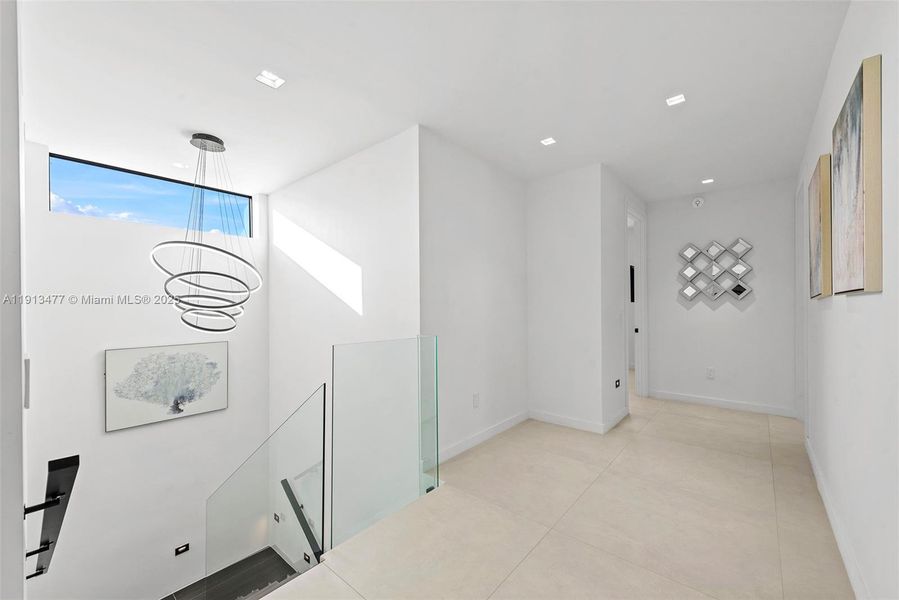 Spacious, unfurnished interior of a new home in , North Miami Beach (Image 19).