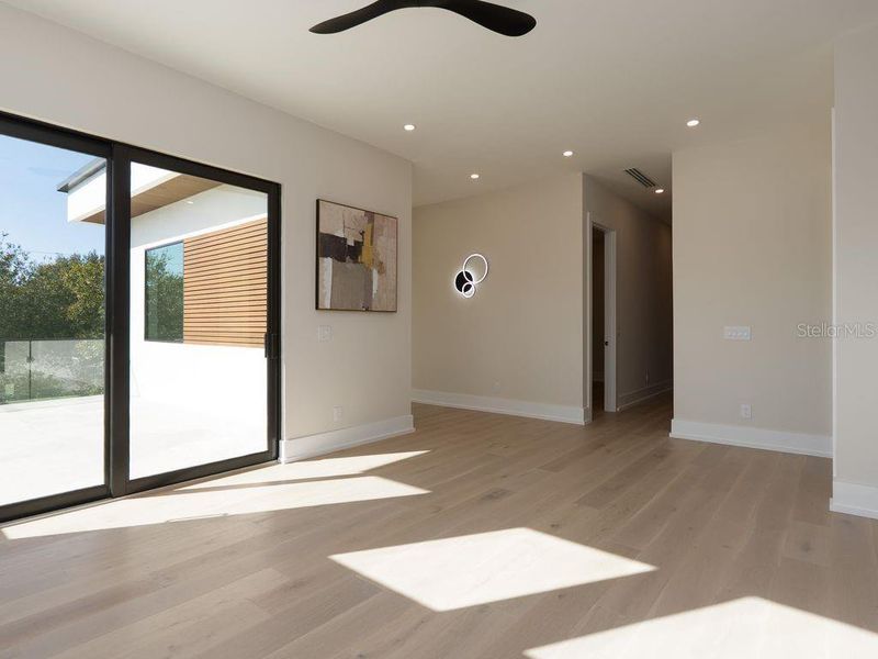 Spacious, unfurnished interior of a new home in , Sarasota (Image 23).