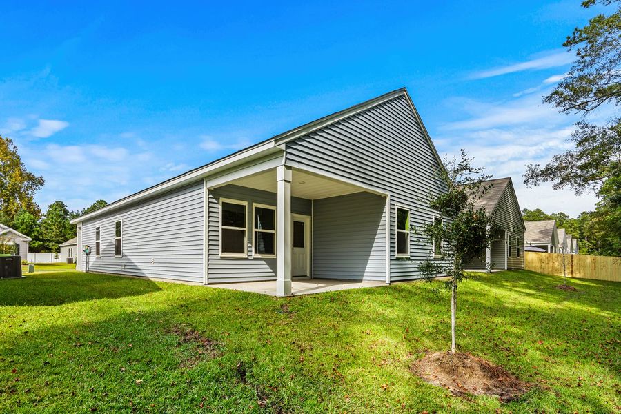 Exterior details of a home in Spring Grove, Aynor (Image 3).