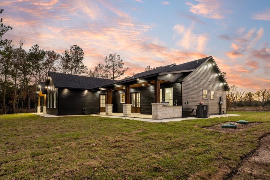 Exterior details and patio area of a home in , Dayton (Image 25).