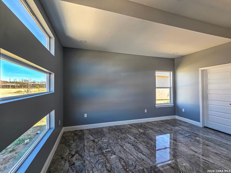 Spacious, unfurnished interior of a new home in , Eagle Pass (Image 20).