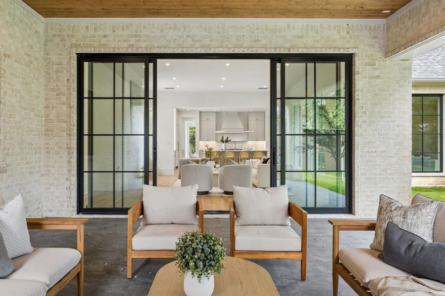 Exterior details and patio area of a home in , Dallas (Image 4).