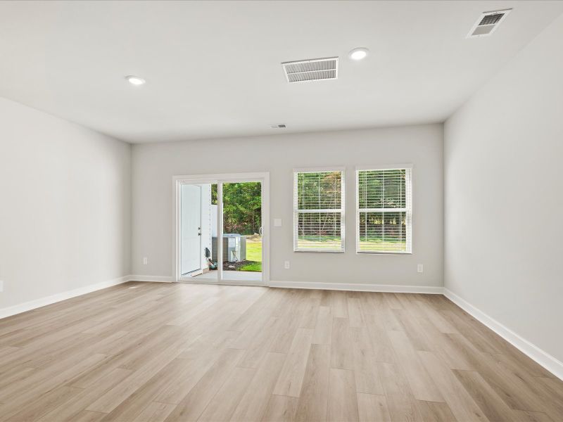 Spacious, unfurnished interior of a new home in Avalon Townes, Lyman (Image 9).
