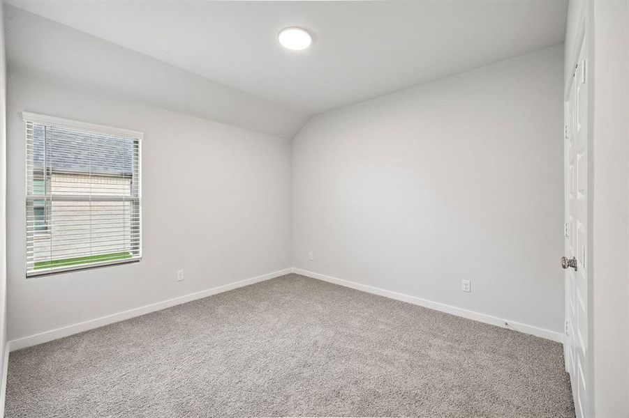 Spacious, unfurnished interior of a new home in Dove Hollow, Waxahachie (Image 36).