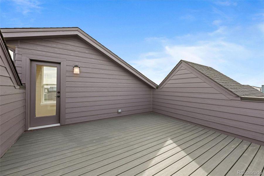 Exterior details and patio area of a home in Baseline, Broomfield (Image 1).