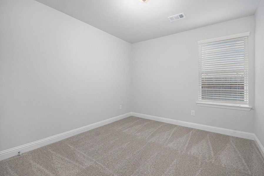 Spacious, unfurnished interior of a new home in Lago Mar, Texas City (Image 11).