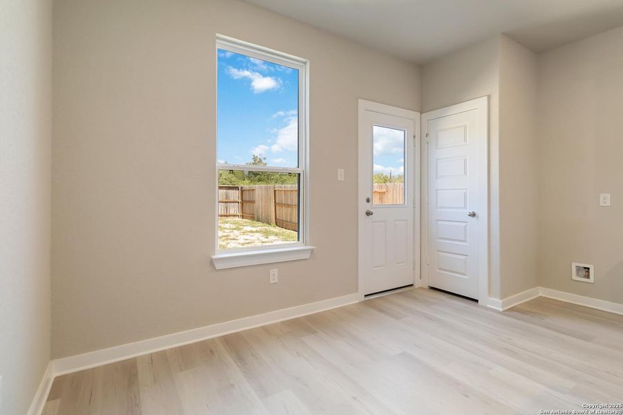 Spacious, unfurnished interior of a new home in Timber Creek, San Antonio (Image 14).