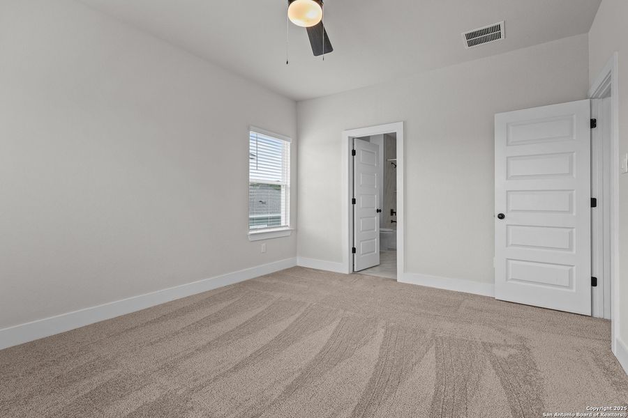 Spacious, unfurnished interior of a new home in Homestead, Schertz (Image 28).