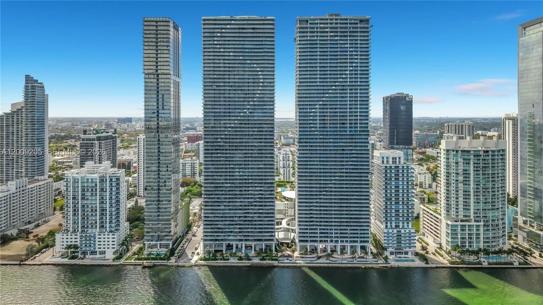 Condo located in Miami, FL showcasing its design and architecture (Image 35).
